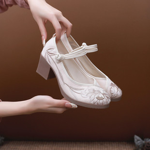 旗袍鞋子粗跟新款复古新中式古风绣花配汉服鞋民族风老北京布鞋女