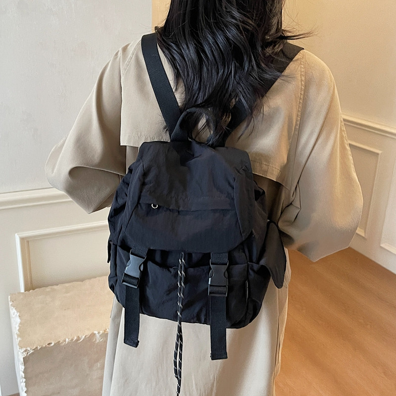 AZN新品 轻便户外旅行双肩包小背包女黑色秋休闲小型逛街小包8.27