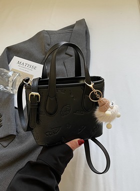 AZN新品 包包女轻奢小众菜篮子包2025新款高级感精致水桶包9.12