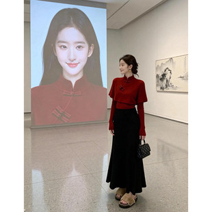 新中式国风穿搭红色斗篷盘扣毛衣鱼尾半裙大方得体两件套装2026春