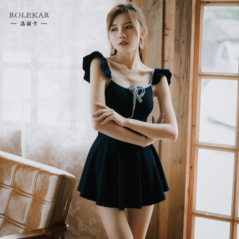 洛丽卡 高级感泳衣女2026年新款保守裙式连体小胸聚拢绑带泡温泉