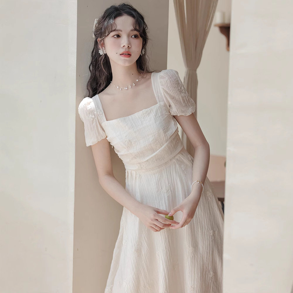 女装2026夏季十三行新法式森系清纯杏色方领衣裙小众温柔风a字裙