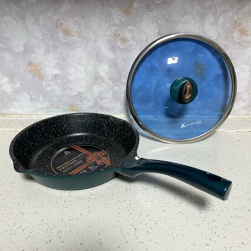 华玲大鹰28cm麦饭石无油烟不粘锅平底煎锅炒菜锅电磁炉煤气灶适用