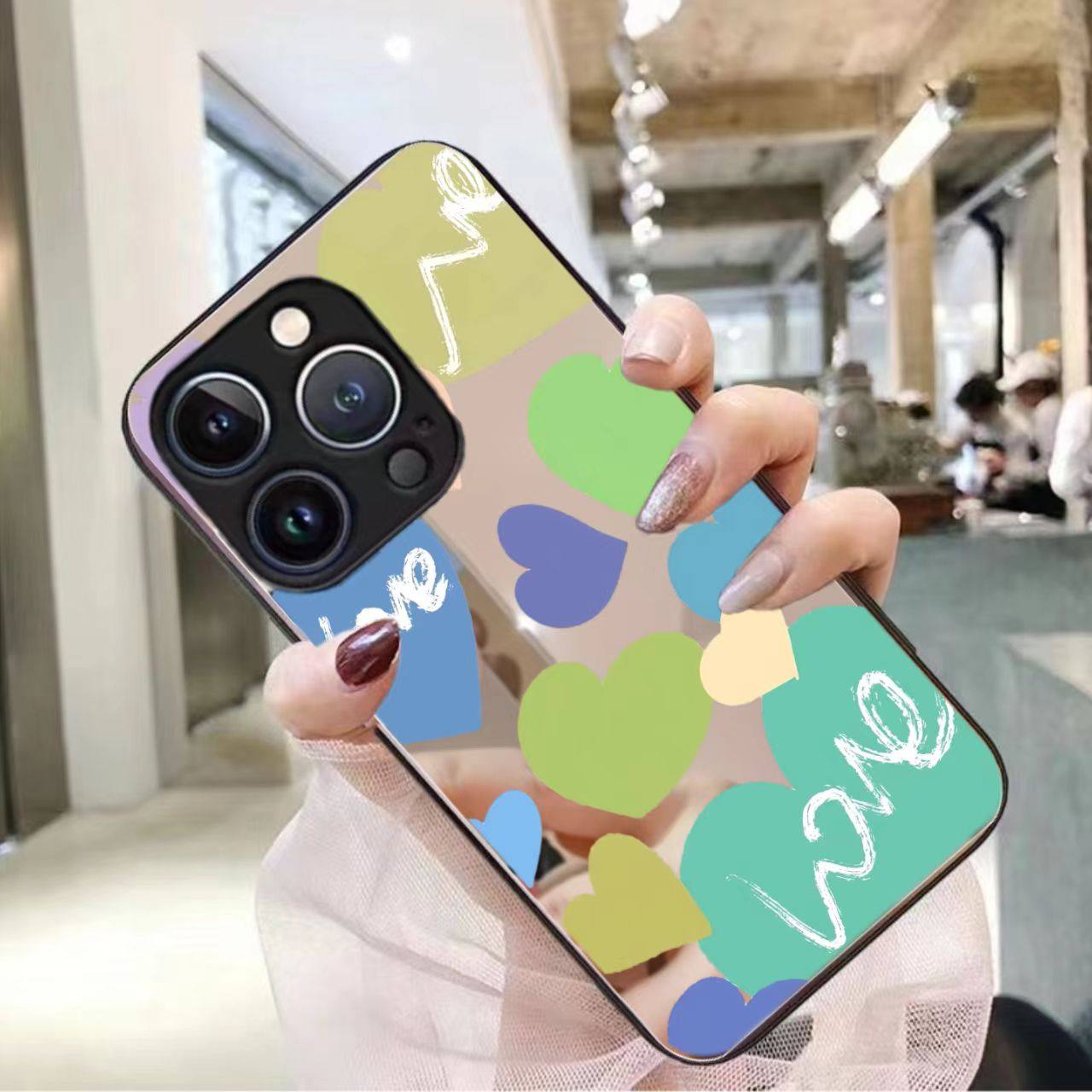 彩色爱心适用于苹果16手机壳