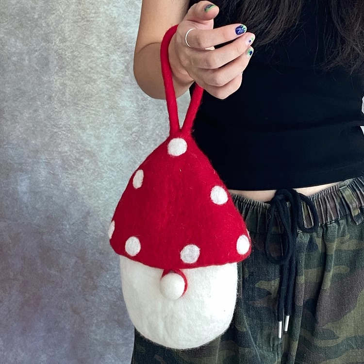 尼泊尔进口森系手提包手工羊毛毡包栗子创意亲子手拿包礼物装手机