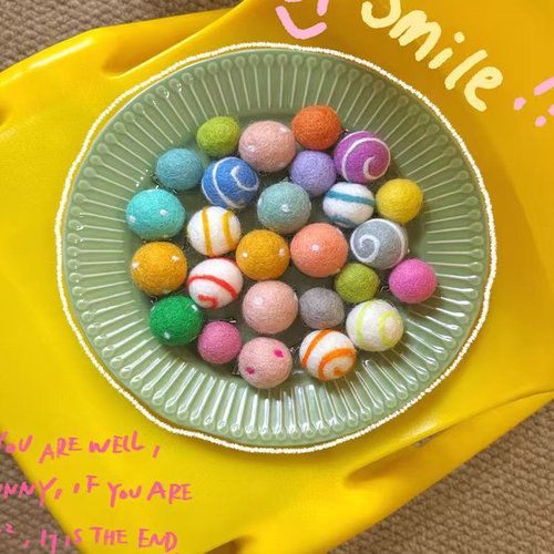 进口波点毛绒球球别针胸花可爱