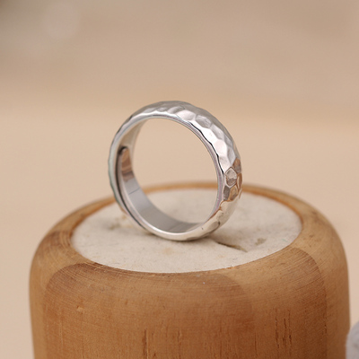 999足银民族风手工锤打纹戒指