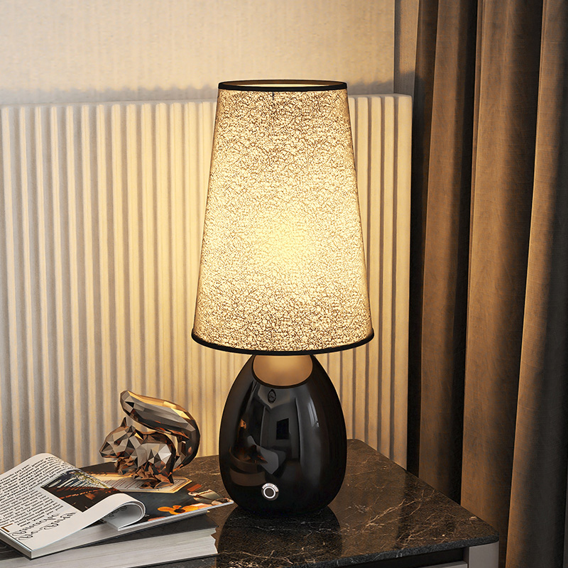 欧柏图充电触摸调光台灯