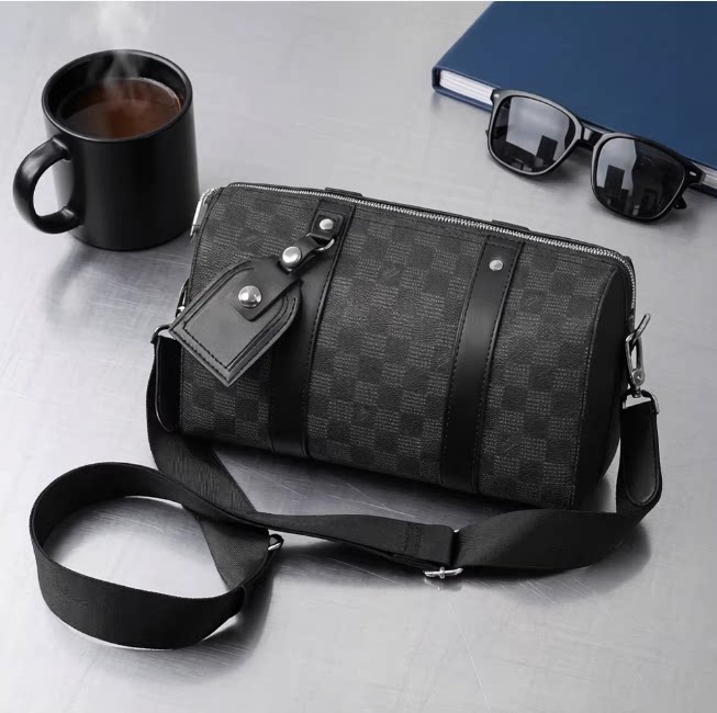 男士时尚圆筒休闲旅行单肩包斜挎包时尚欧美格子通勤小包轻商务