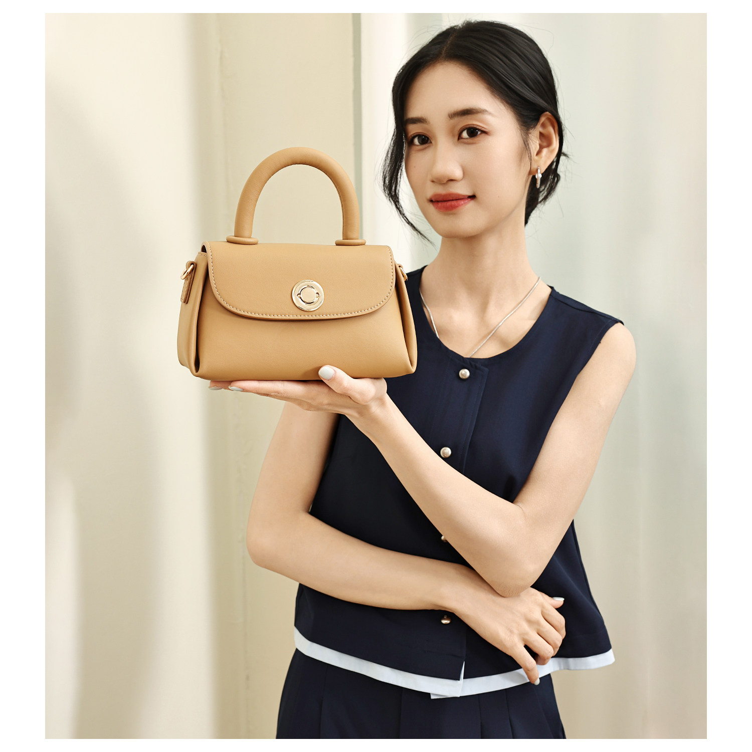 GXFMOD牛皮小方包女通勤斜挎