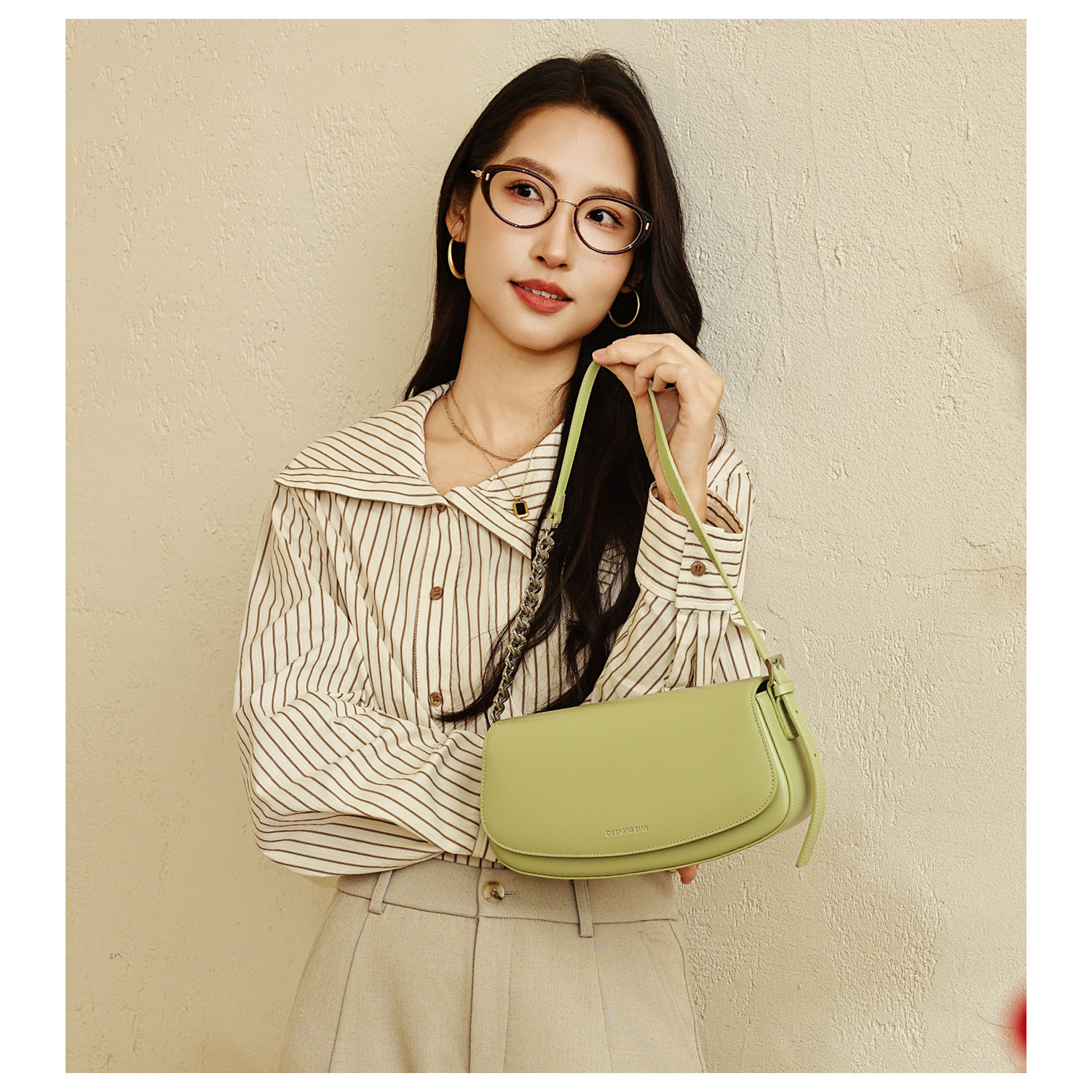 GXFMOD高级感简约牛皮法棍包包女2026早春新款精致轻奢单肩斜挎包