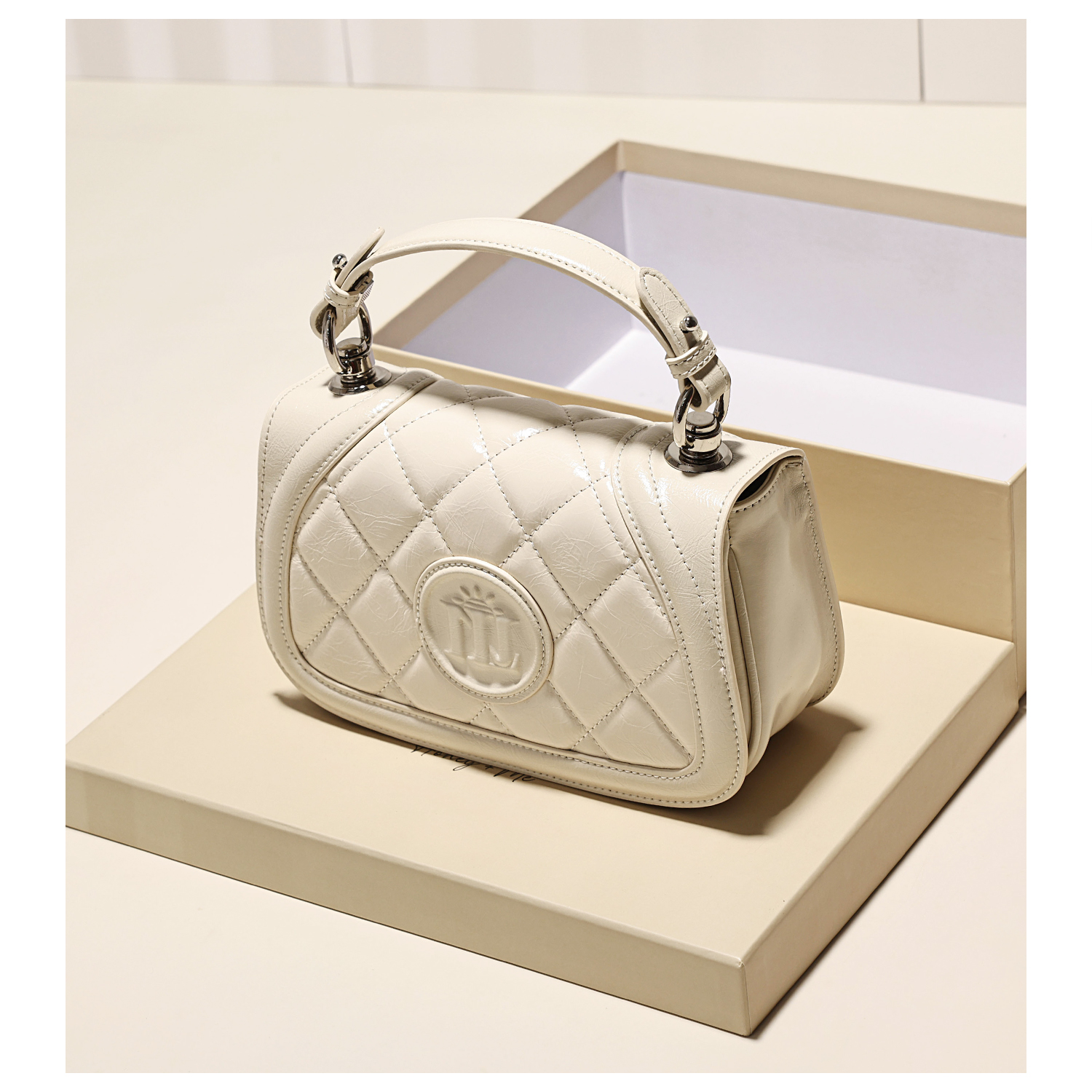 时尚潮流真皮高级感菱格纹小方包