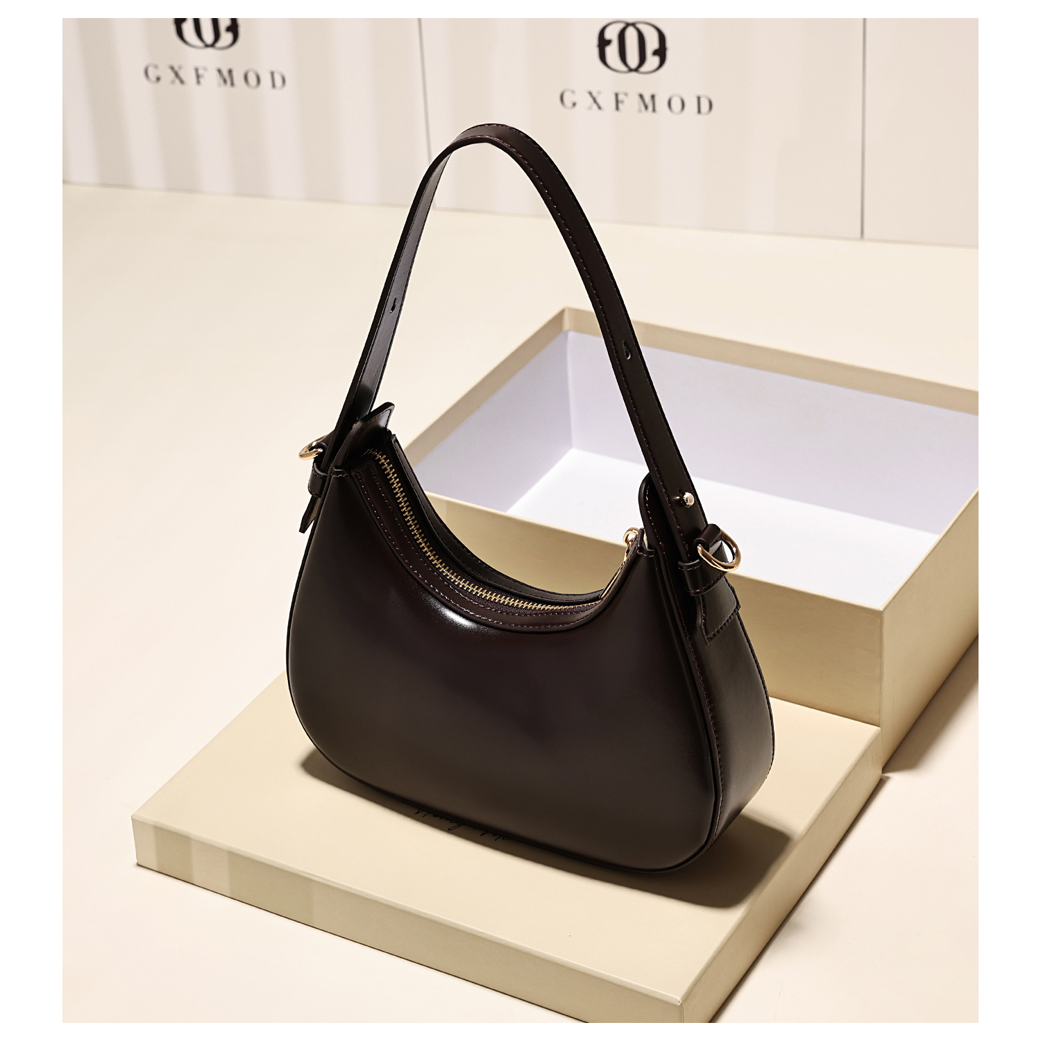 小众设计潮流牛皮新月包女