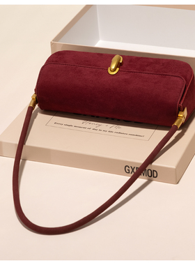 GXFMOD新款小众洋气麂皮绒法棍包2026早春喜庆女红色结婚包新娘包
