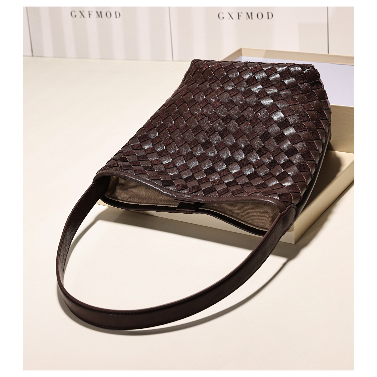 小众设计头层牛皮手工编织水桶包