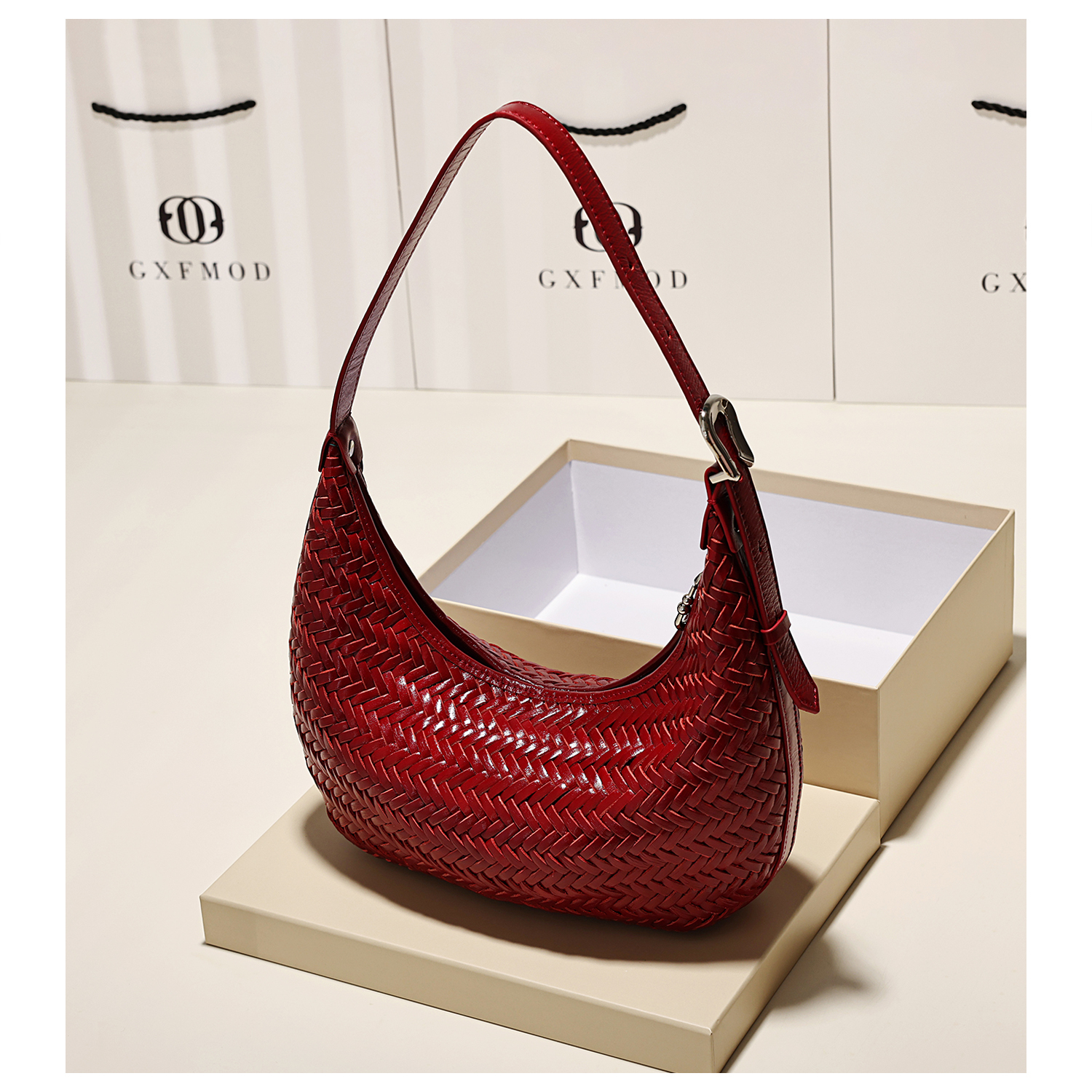 小众品牌编织头层牛皮月牙包女