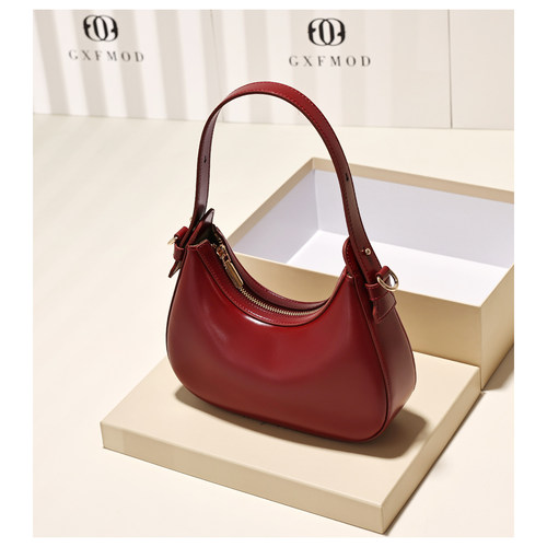 GXFMOD红色牛皮法棍包2026通勤包