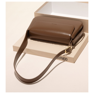 GXFMOD复古牛皮腋下法棍包女通勤包2026春夏高级感百搭单肩斜挎包