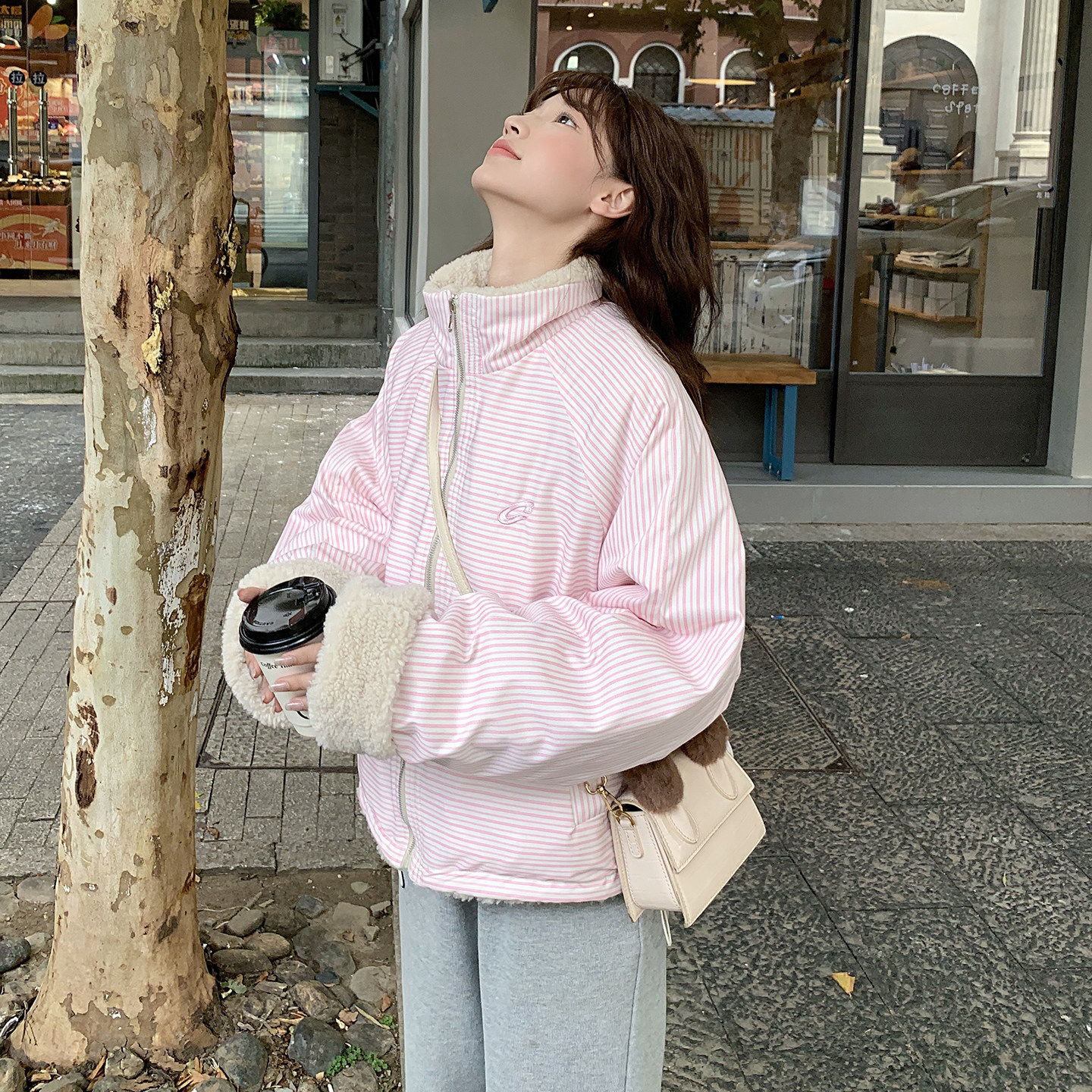 鸭鸭蓝白条纹双面穿羊羔绒棉服女