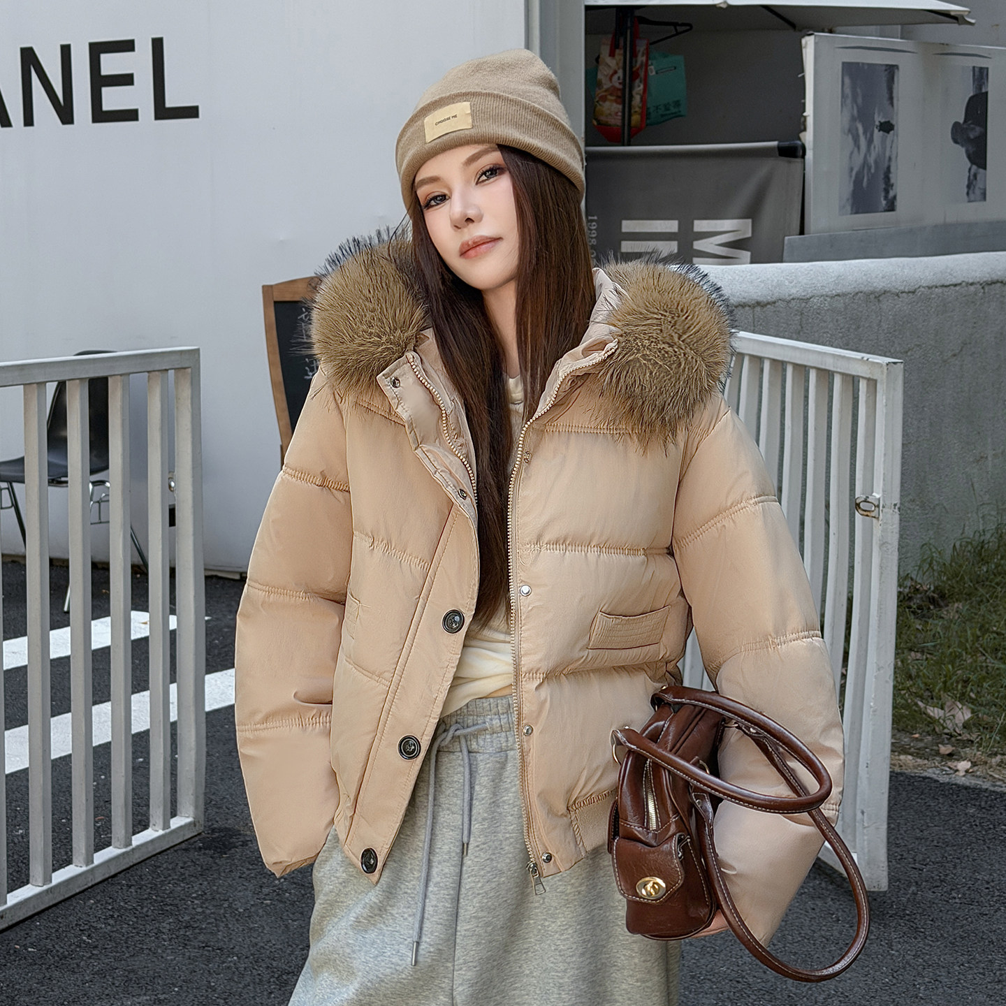 鸭鸭2026新款小个子大毛领棉服女