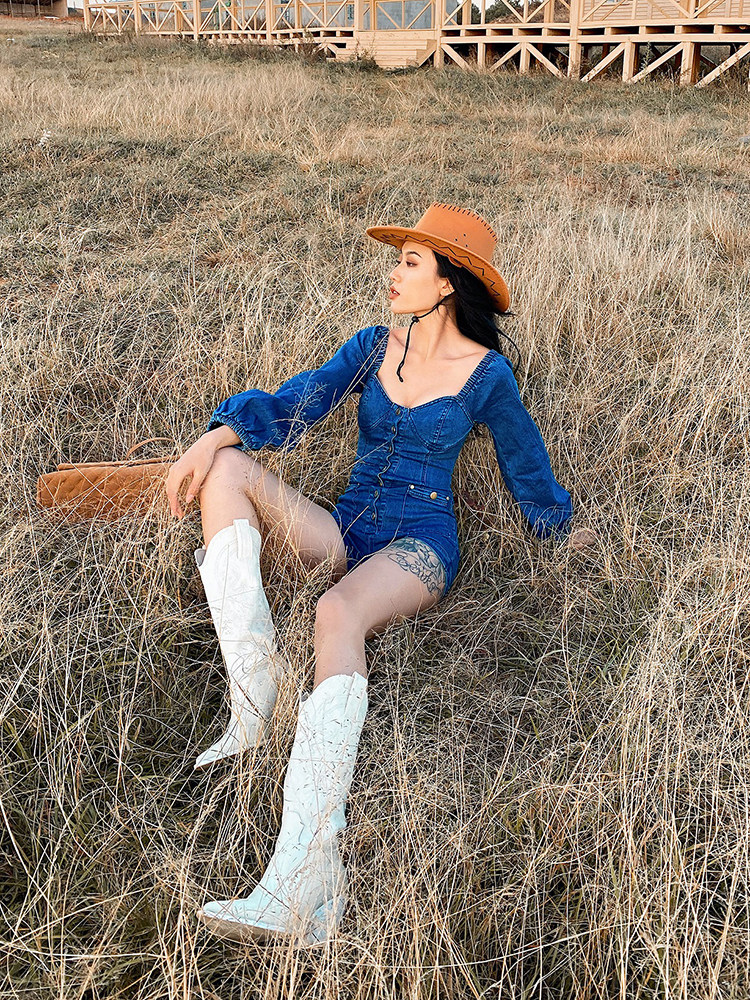 RADIUM LAZER 유럽과 미국 스타일의 카우보이 부츠는 지적 발가락 조각 서양 부츠 두꺼운 뒤꿈치 하이힐 나이트 부츠 여성용 굴뚝 부츠