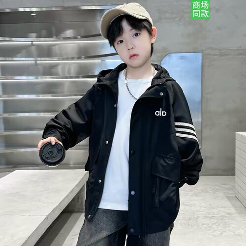 男童秋装外套2026新款秋冬款冲锋衣服秋季中大童男孩痞帅气上衣潮