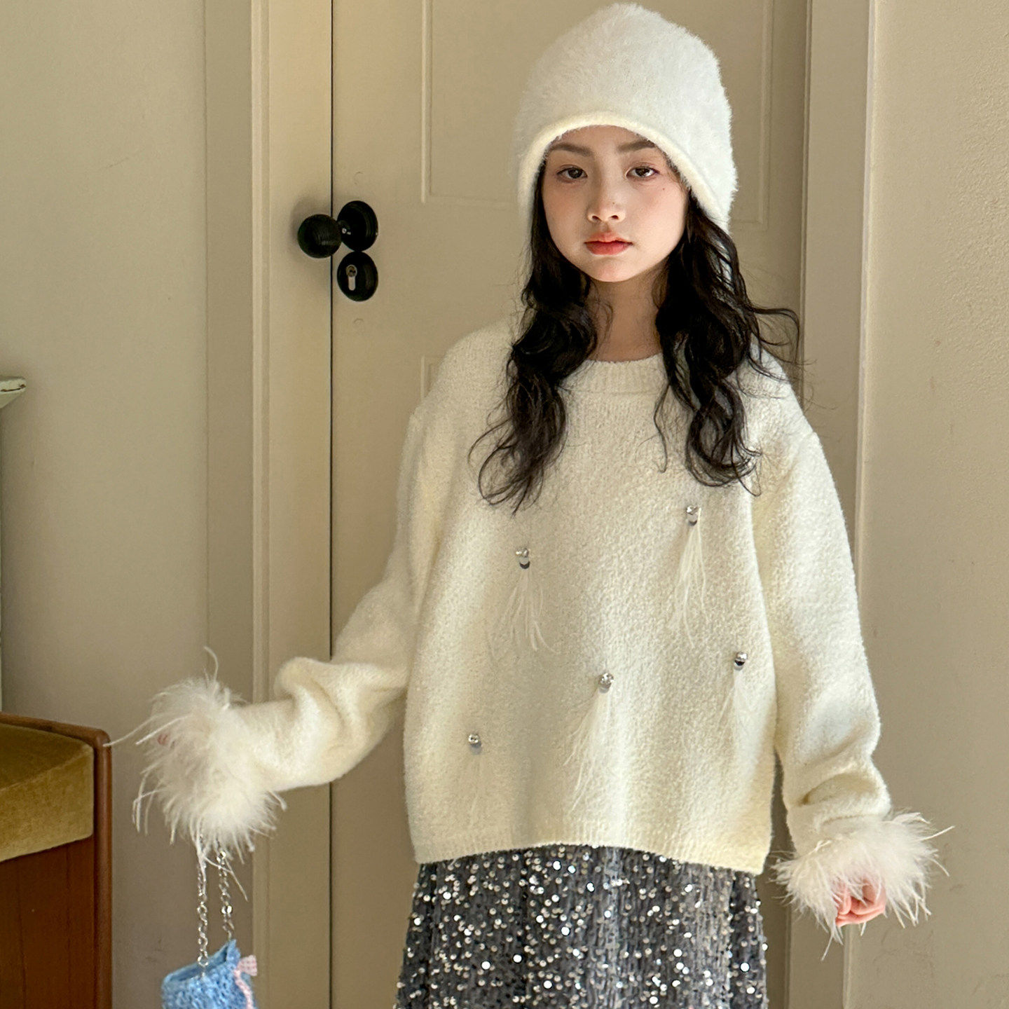 女童毛衣秋冬装2026新款高级感儿童新年衣服女大童冬季加厚针织衫