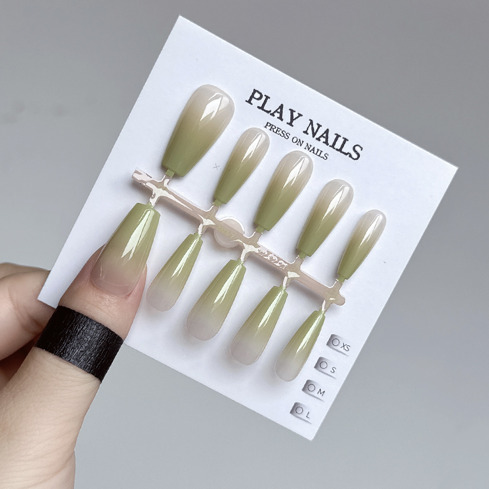 超美穿戴甲 温柔奶绿色喷胶指尖渐变 肤色显白裸色自然中梯美甲