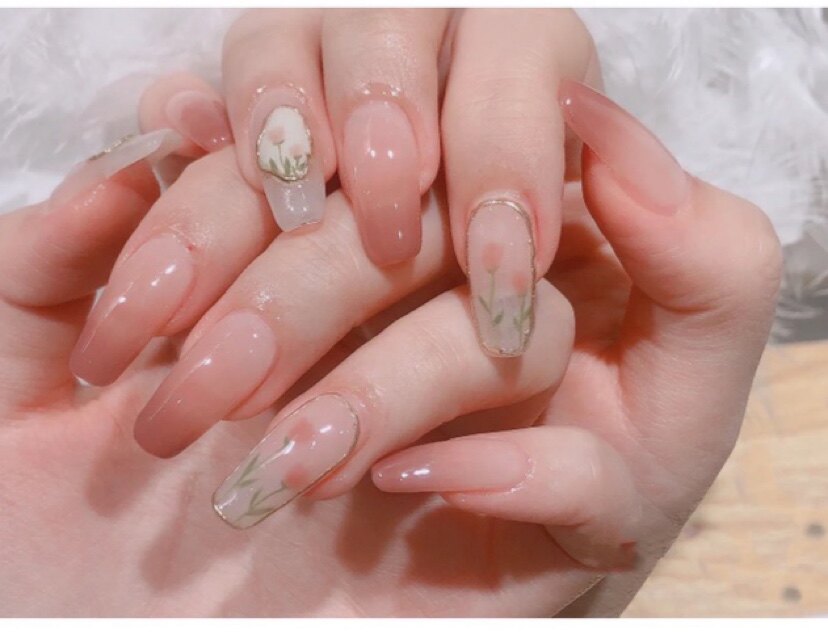 「kiki美学」纯手工光疗美甲穿戴甲温柔又纯欲郁金香春夏美甲爆款