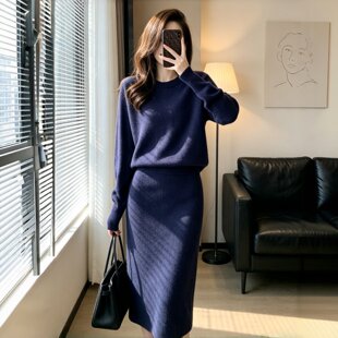 宝蓝色圆领针织套装女秋冬宽松长袖毛衣高腰直筒半身裙通勤两件套