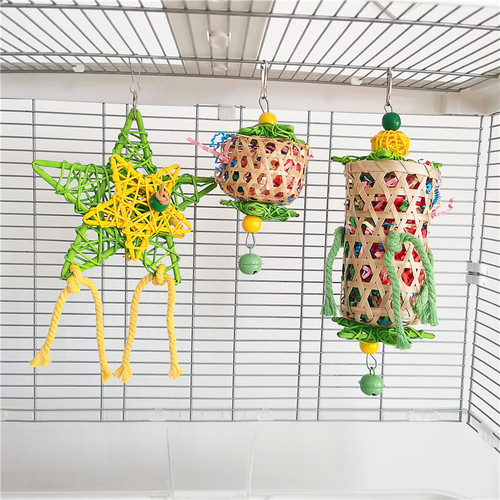 藤编鹦鹉啃咬玩具鸟笼挂件