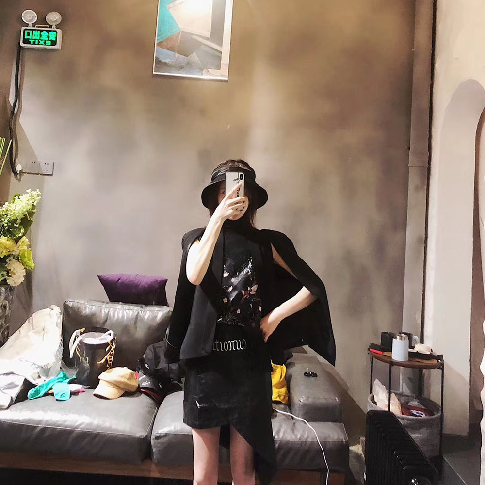 原创设计风下摆显腿长闭眼入短裙