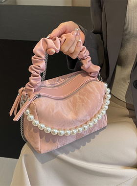 质感包包2024新款潮高级感时尚夏天小众设计链条斜挎包褶皱手提包