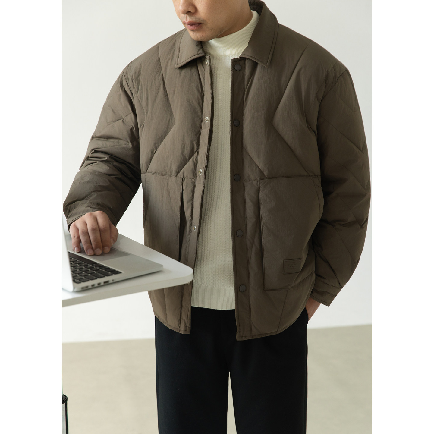 老钱风轻薄羽绒服标男冬季潮流翻领短款外套男士夹克Y2510-P155图片