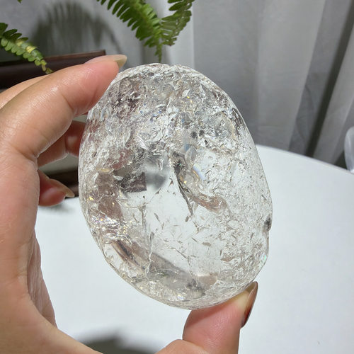 天然透体带彩白水晶盘子摆件：84*63*33mm,重：245.4g，73号