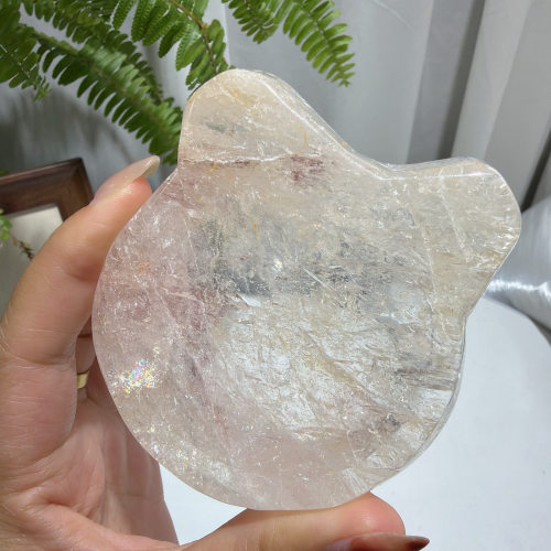 天然透粉阿塞彩虹水晶盘底座83*78*16mm，重：151g，473号