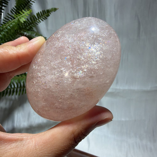天然粉阿塞星光彩手握石尺寸：75*54*34mm，重：194g，145号