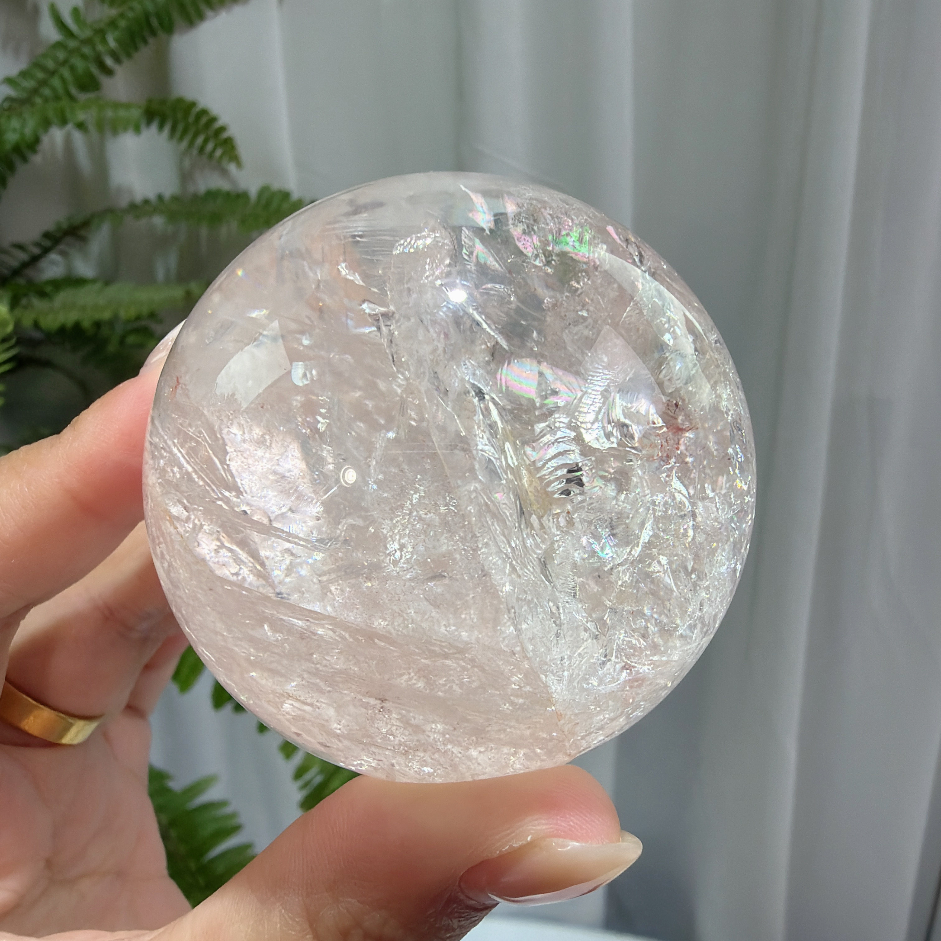 天然喜马粉阿赛水晶球高频能量摆件：6.06cm，重：307.4g，332号