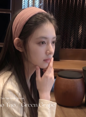 法式复古粉色宽边褶皱发箍女2026新款日常外戴高颅顶高级感头箍饰