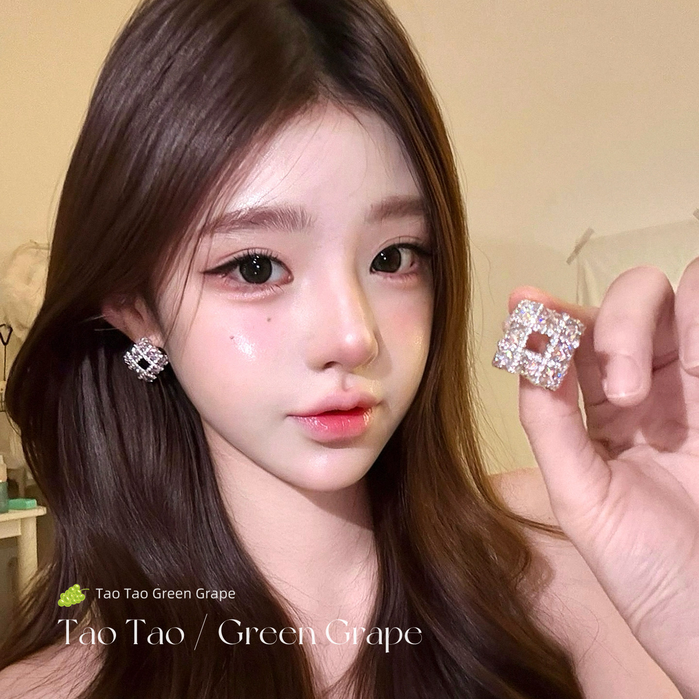 精致超闪高级感银色方形锆石耳环女2026新款独特漂亮轻奢千金耳饰