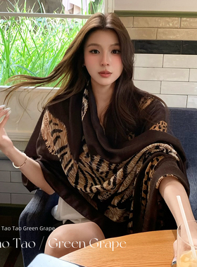贵气老钱风棕色金钱豹豹纹丝巾披肩女2026新款轻奢高级感斗篷围巾
