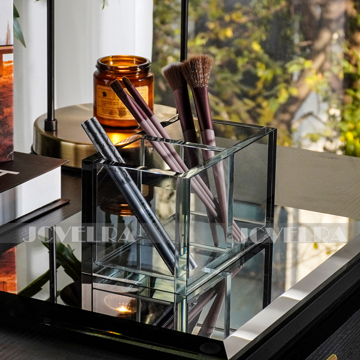 高级化妆品收纳盒水晶玻璃梳妆台口红眉笔护肤品置物架遥控器收纳