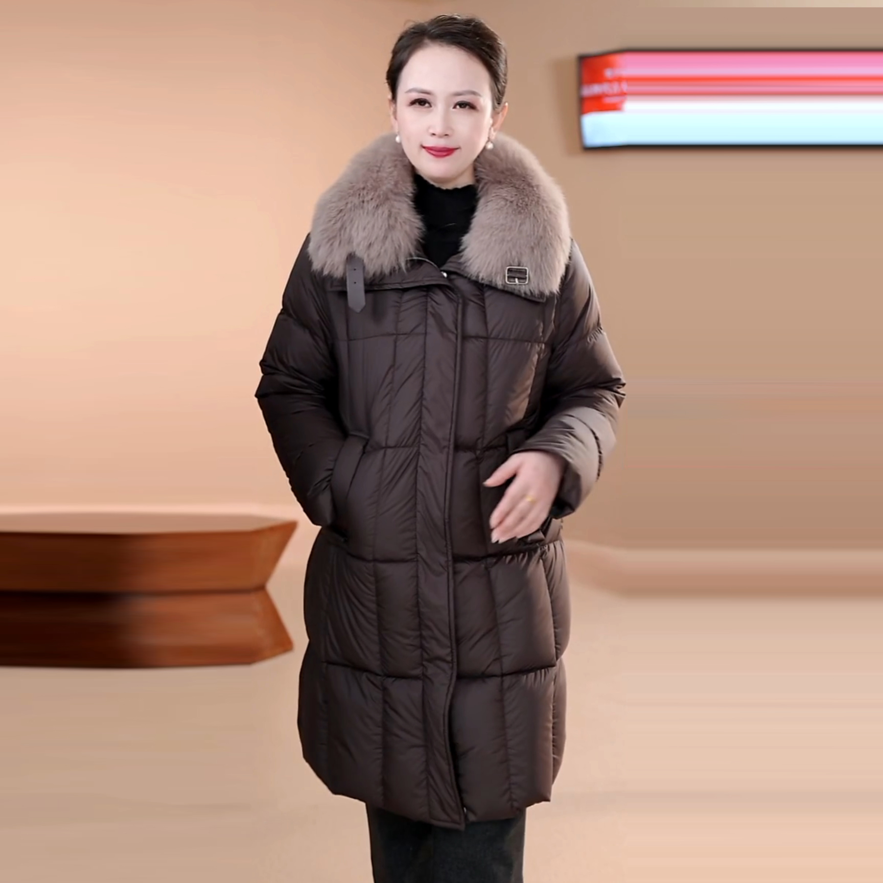 2025超火妈妈羽绒服冬装狐狸毛领女中老年洋气保暖中长款高端外套