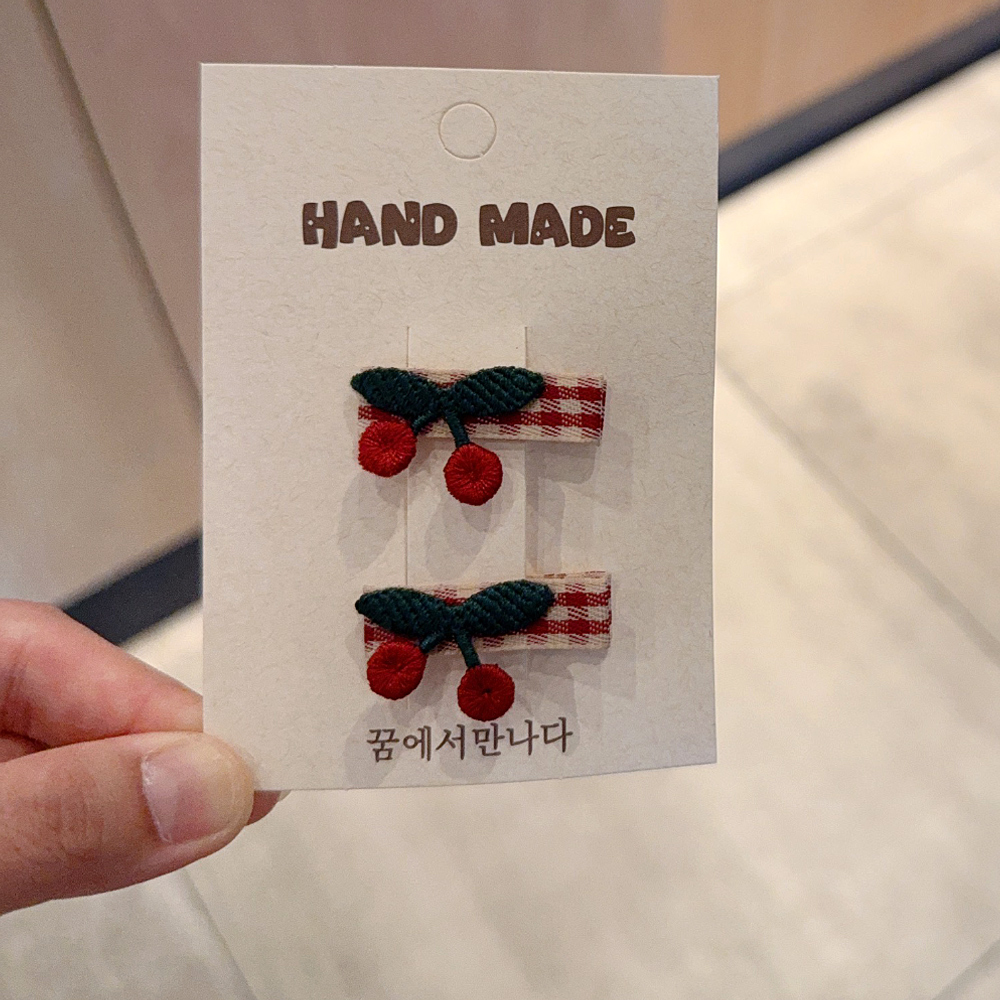 刺绣樱桃红色格子刘海发夹宝宝发量少全包布压夹儿童不伤发碎发卡