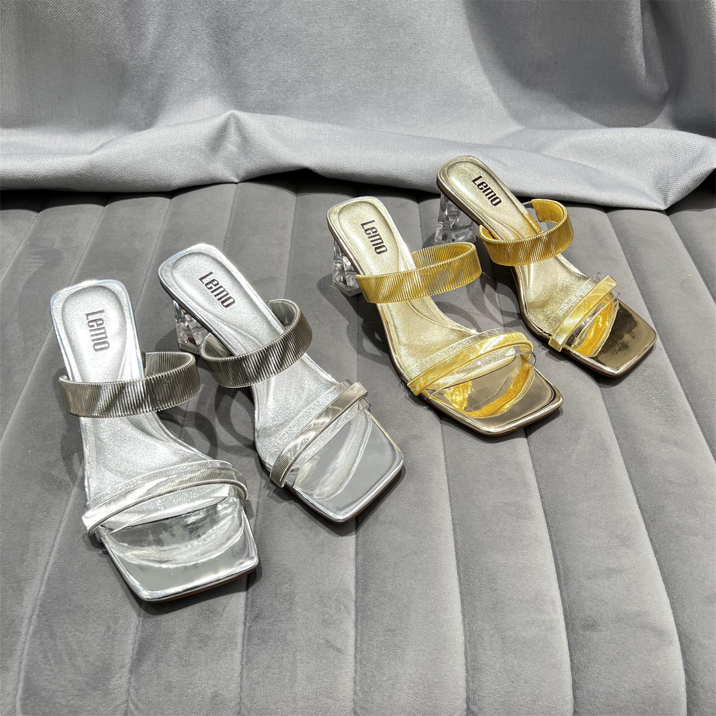 欧洲站女鞋2026夏新款真皮方头露趾一字拖鞋粗跟时尚外穿凉拖鞋潮