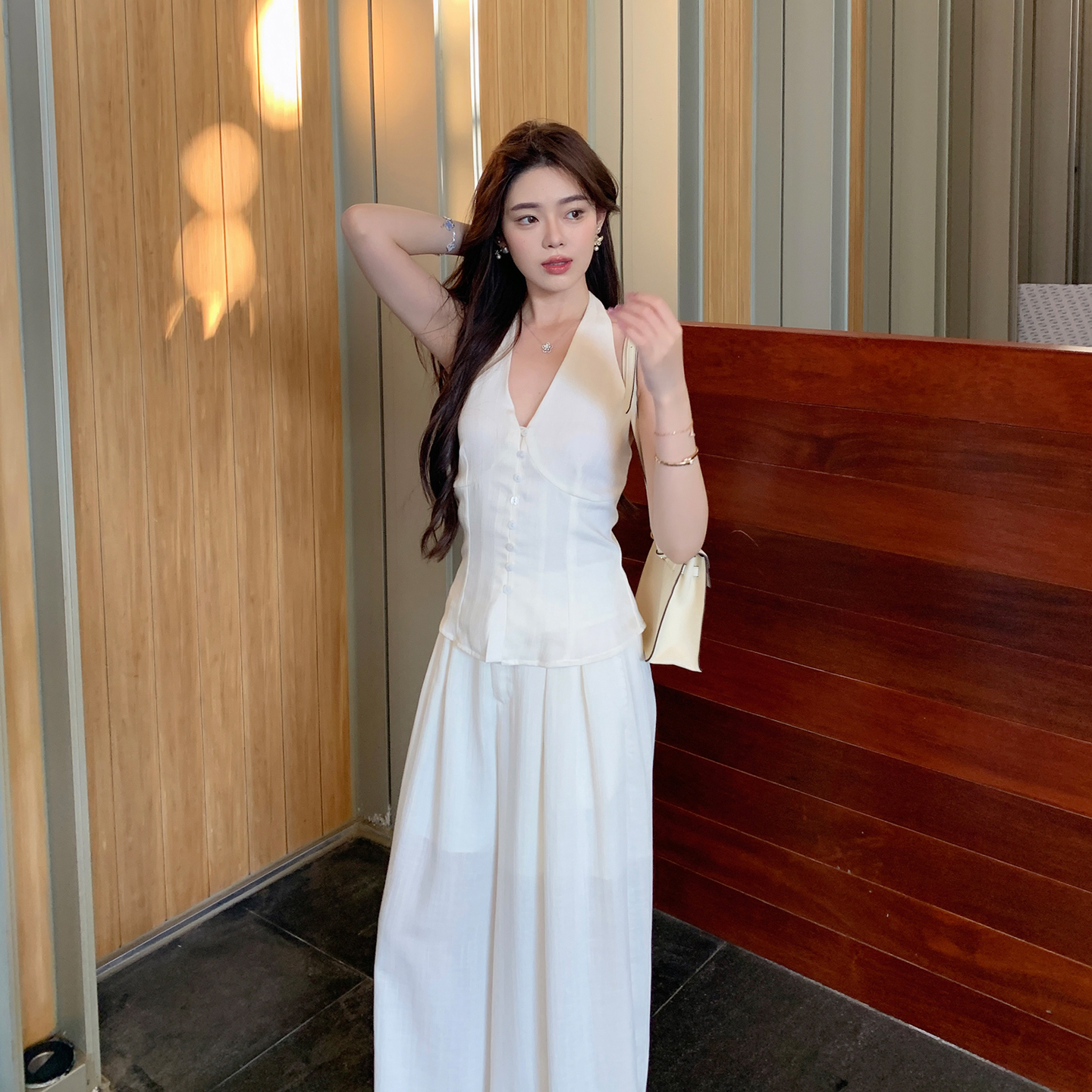 ByYou夏季老钱风v领挂脖白色棉麻马甲上衣套装女高腰阔腿裤两件套