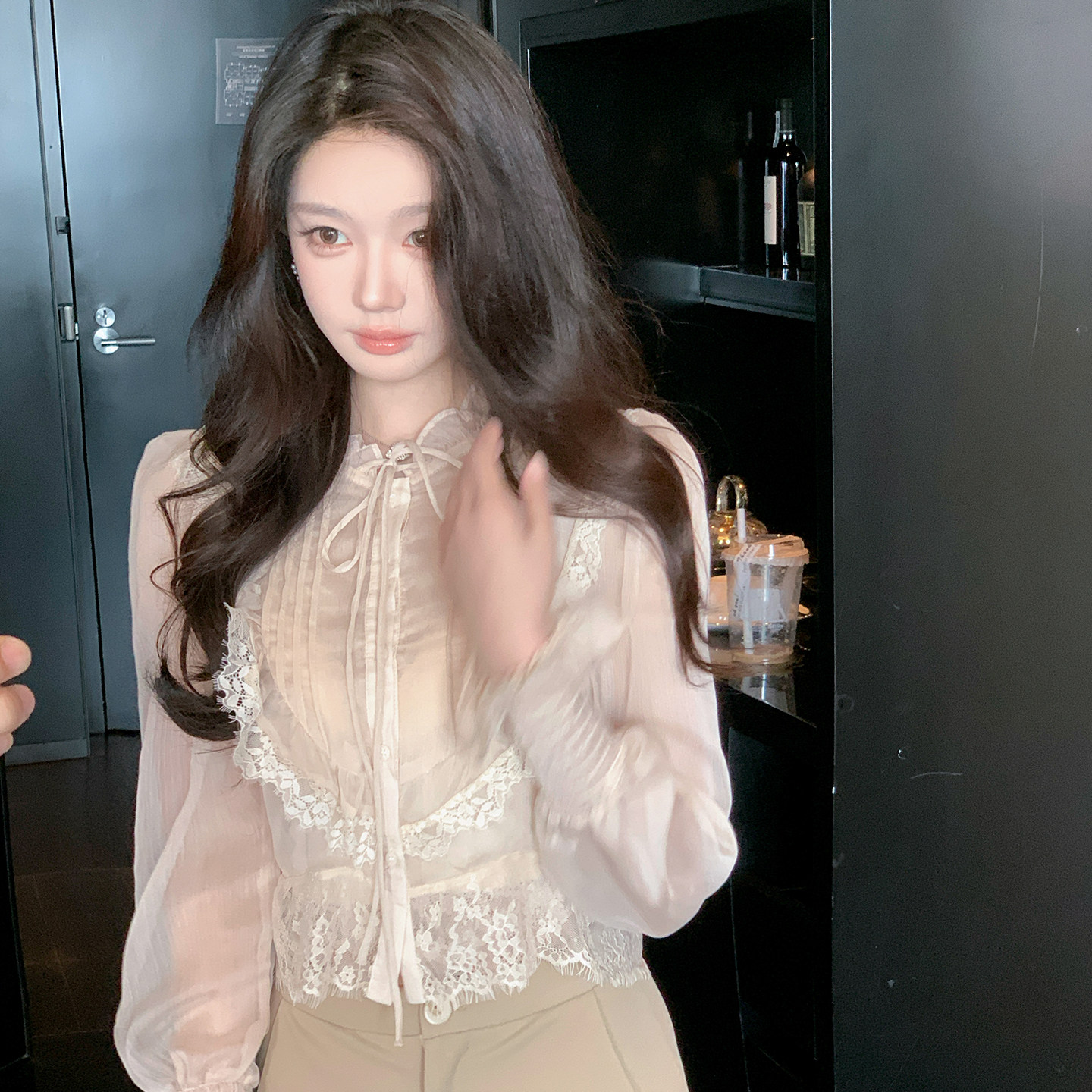 ByYou 秋季新款木耳边长袖蕾丝拼接雪纺衬衫套装女内搭背心两件套