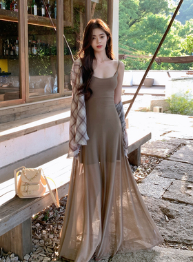 ByYou 夏季新款气质咖色无袖吊带网纱连衣裙内搭收腰包臀肯豆长裙