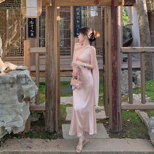 ByYou 夏季新款高级感粉色无袖缎面连衣裙长款收腰显瘦包臀度假裙