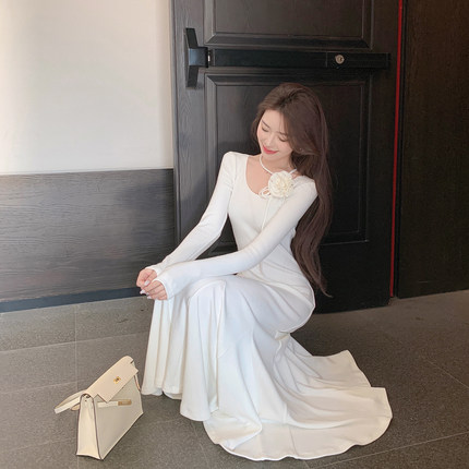 ByYou 秋冬新款纯欲磨毛内搭白色挂脖连衣裙中长款收腰包臀鱼尾裙